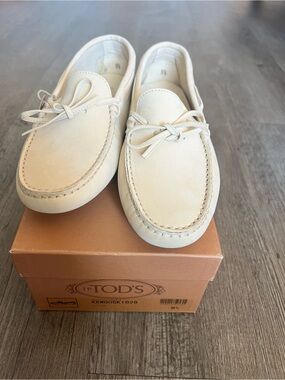 Tod's Tan Shoe Box with Logo